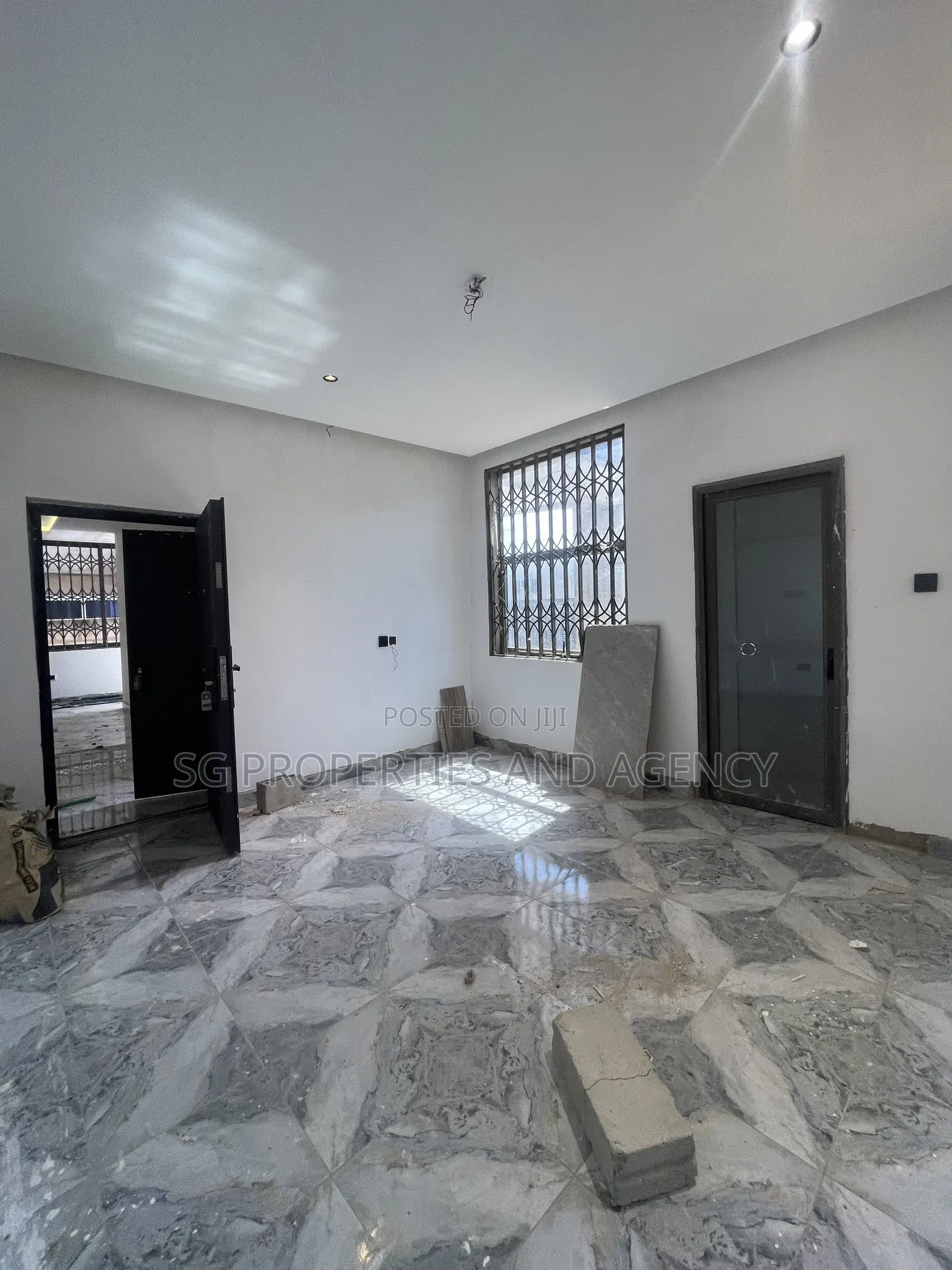 3bdrm Apartment in Lashibi, Sakumono for rent in Sakumono