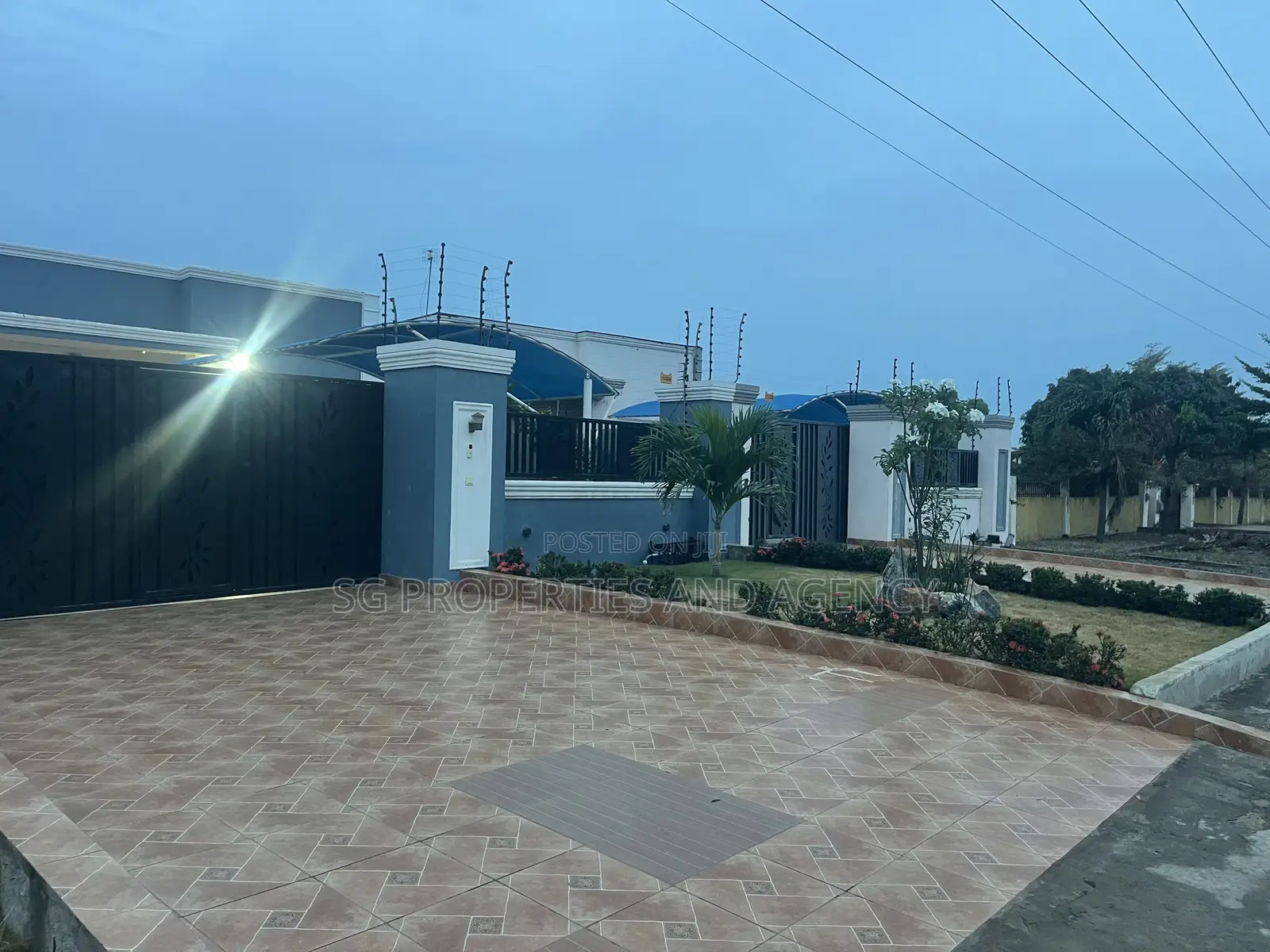 3bdrm House in Batsonaa, Baatsona Total for rent in Baatsona Total