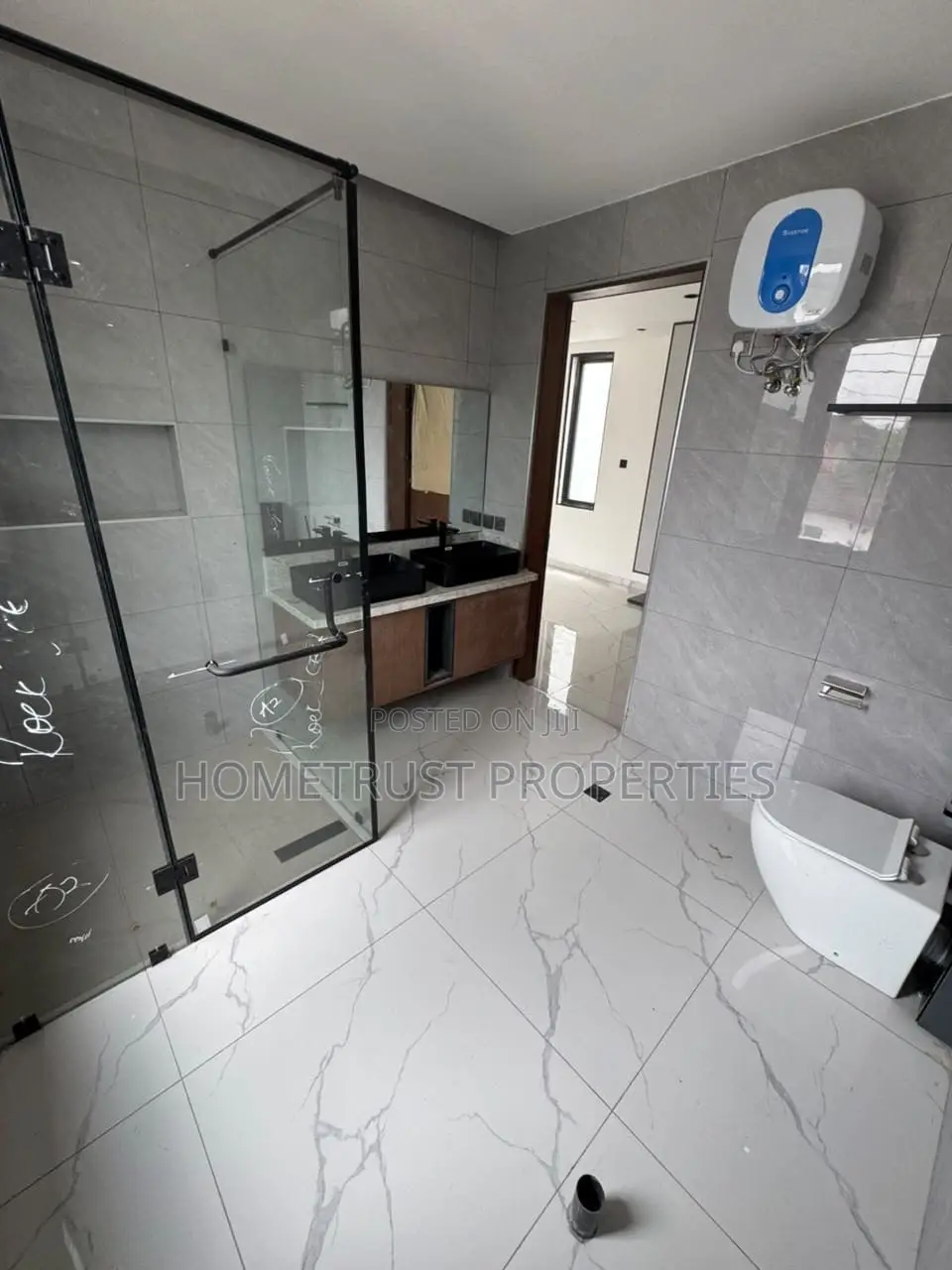 4bdrm Duplex in East Legon for sale in East Legon