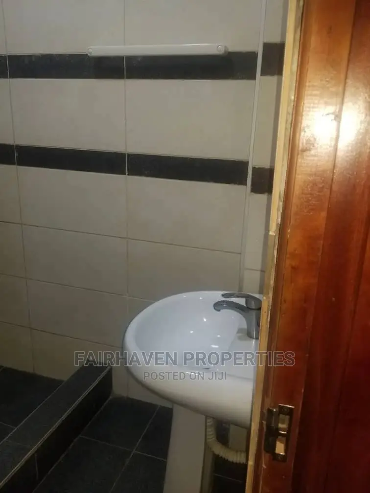 Furnished 1bdrm Block of Flats in La Wireless for Rent in La Wireless