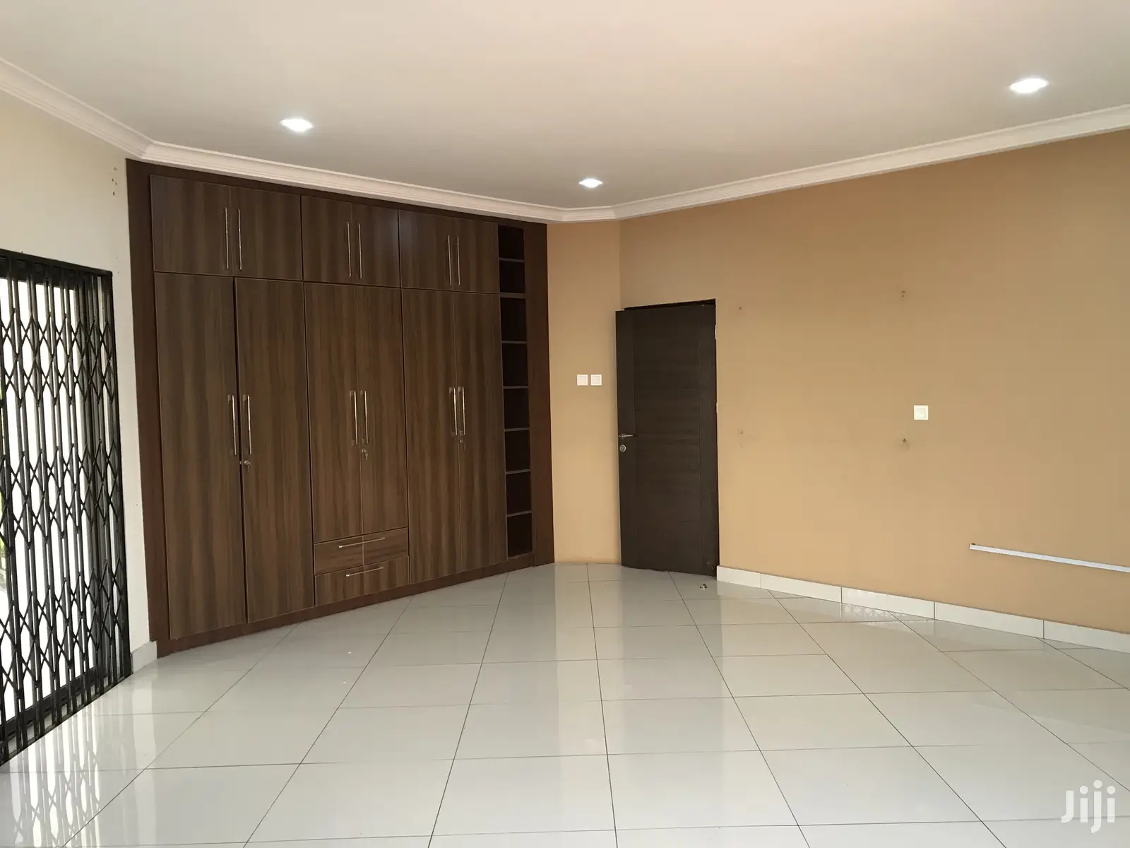 5 Bedrooms House With 1 Bedroom Boys Quarter in Tema Metropolitan